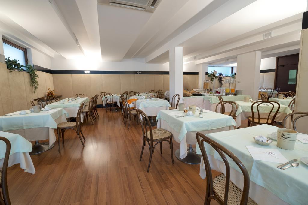 Hotel Bristol Riva del Garda Exterior foto